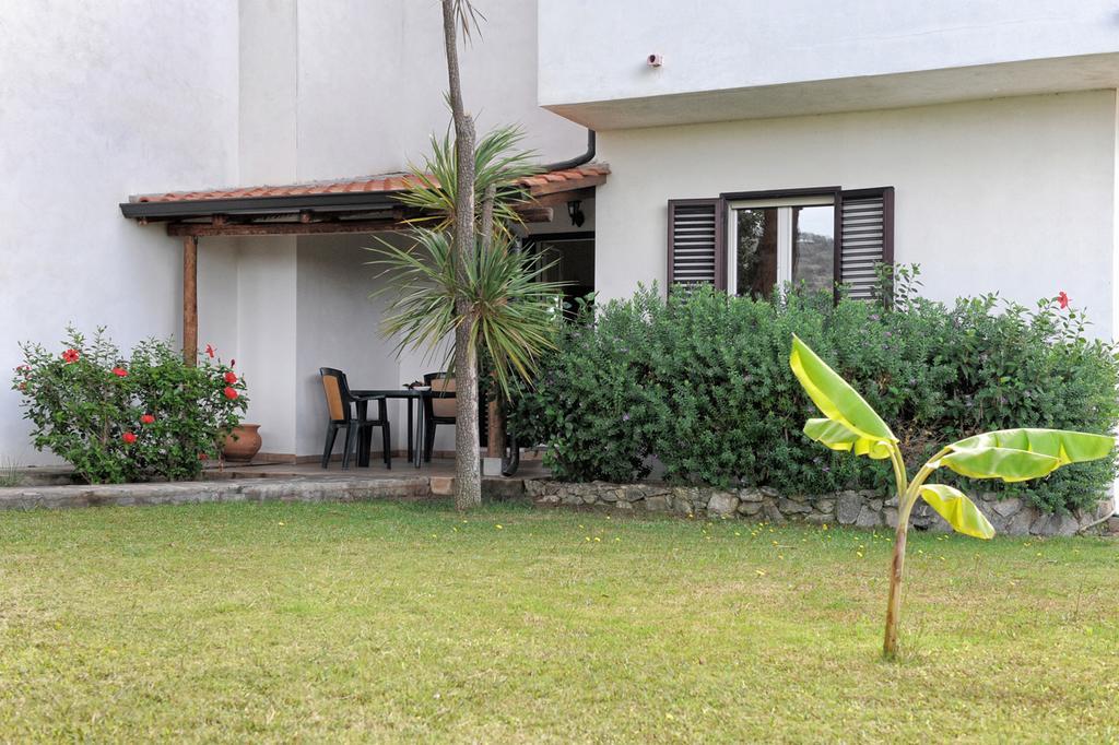Villaggio Pineta Petto Bianco Капо-Ватикано Номер фото